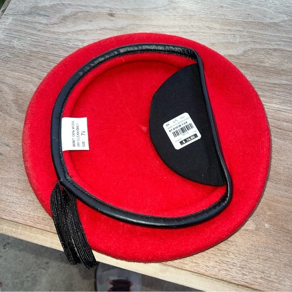 Red Women’s Wool Beret W/Leather Band Size 7 3/8 - Picture 5 of 5